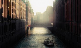 photo-1429734160945-4f85244d6a5a